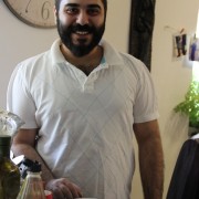 Essen mit Syrern Unsere syrischen Freunde haben La Taste zum Essen eingeladen.