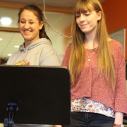 Essen mit Syrern Unsere syrischen Freunde haben La Taste zum Essen eingeladen.